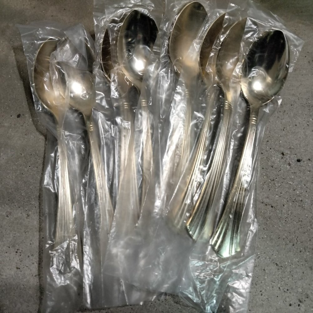 11pcs INTERNATIONAL GOLDEN FLAIR Place Spoons